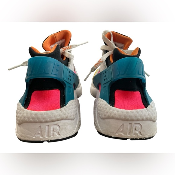 Nike Air Huarache Run NYC Pure Platinum Crimson - Picture 4 of 6